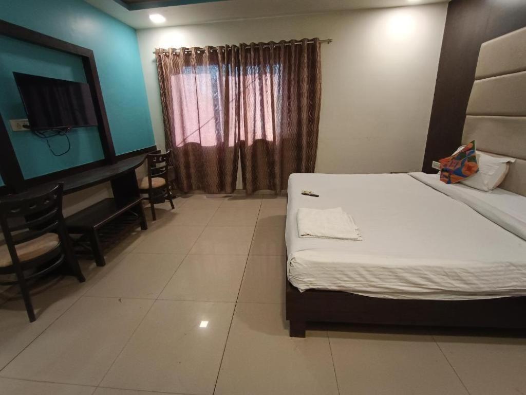 Hotel Adore Palace Bombay Extérieur photo