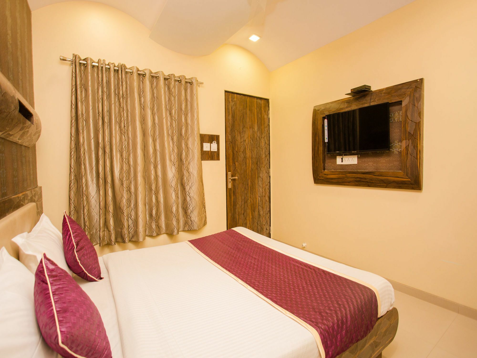 Hotel Adore Palace Bombay Extérieur photo