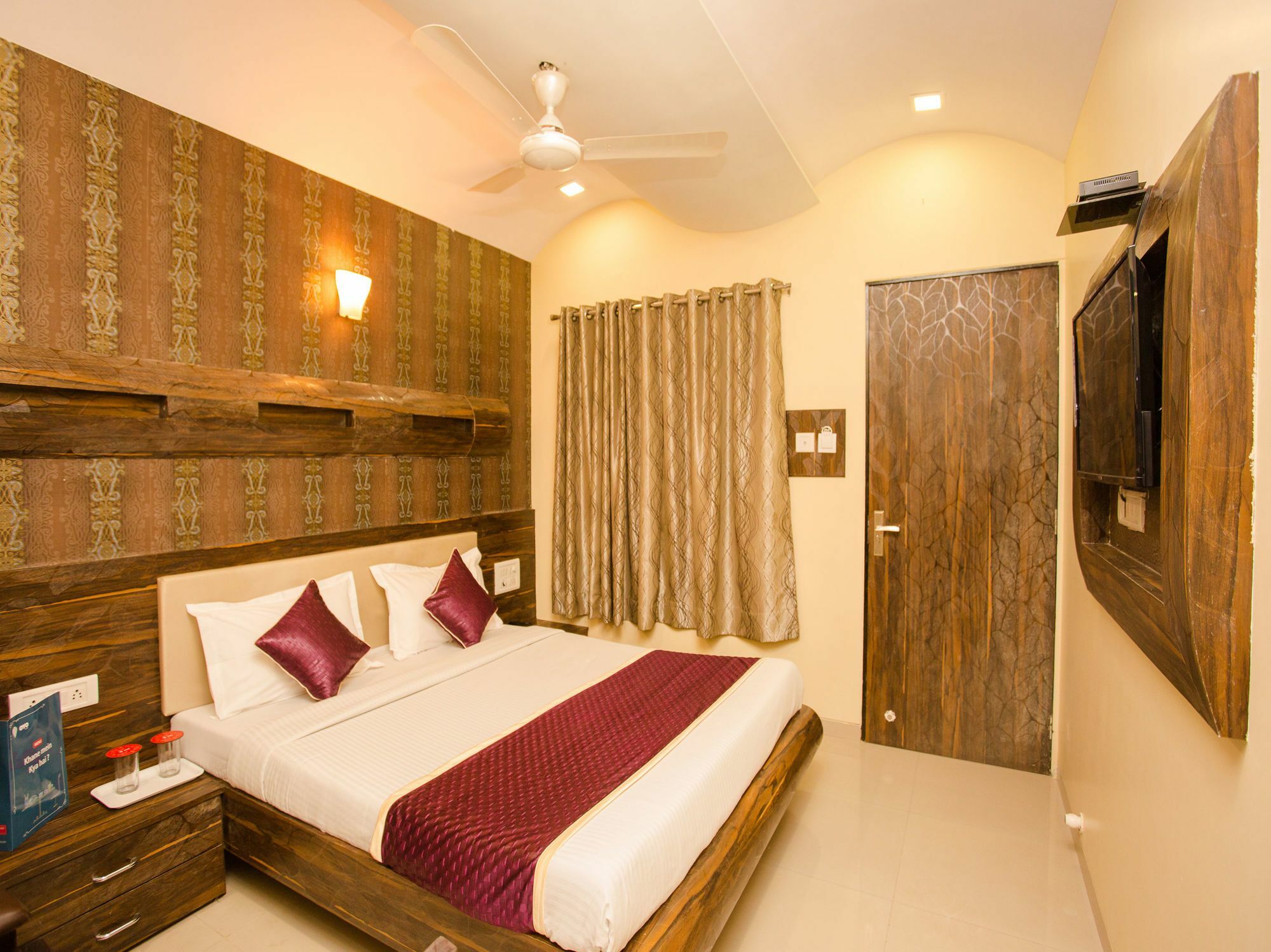 Hotel Adore Palace Bombay Extérieur photo